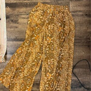 Wide leg floral pants!
